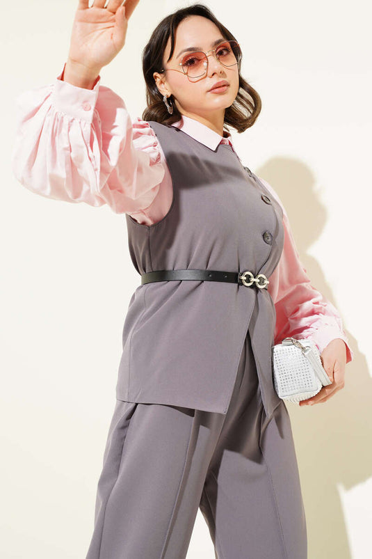 Costume deux pièces avec ceinture et boutons croisés, couleur fumée