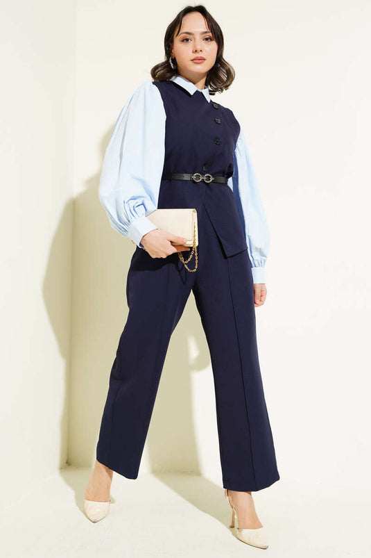 Costume deux pièces avec ceinture à boutons croisés et gilet bleu marine