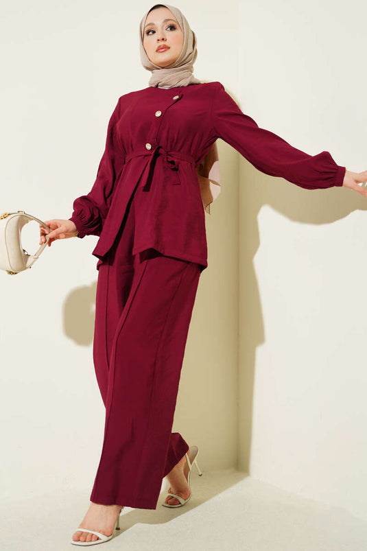 Ensemble double en modal bordeaux avec ceinture et boutons croisés