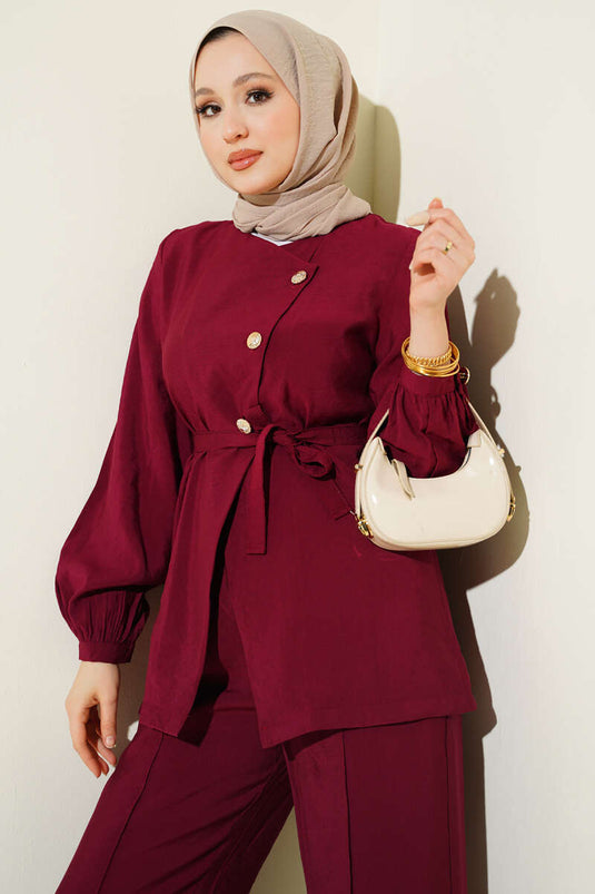 Ensemble double en modal bordeaux avec ceinture et boutons croisés
