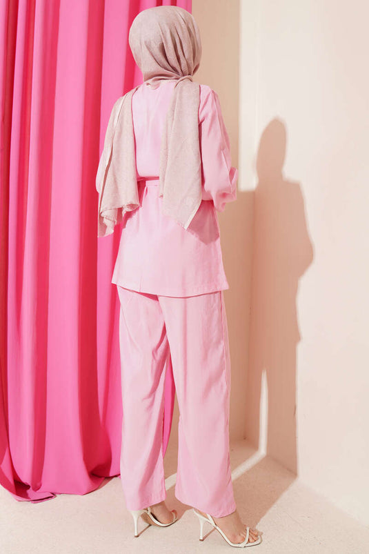 Ensemble double en modal rose avec ceinture et boutons croisés