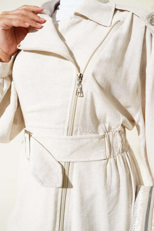 جاكيت بحزام وسحاب قطري باللون البيج