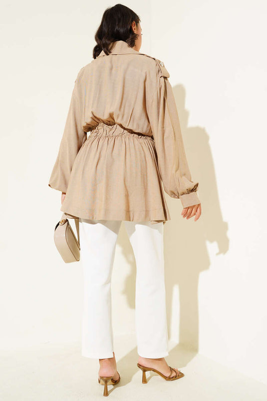 جاكيت بحزام وسحاب قطري بلون الجمل