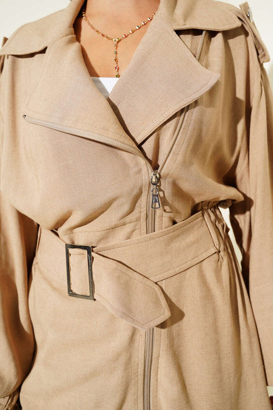 جاكيت بحزام وسحاب قطري بلون الجمل