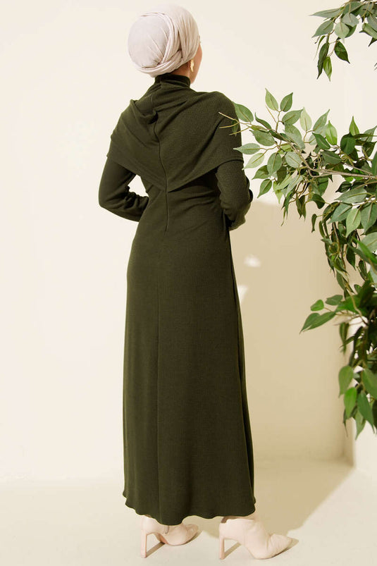 فستان مخملي متقاطع بلون الكاكي