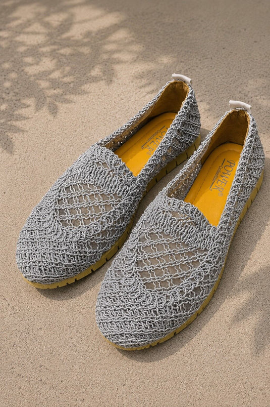 Ballerines en paille tressée croisée gris