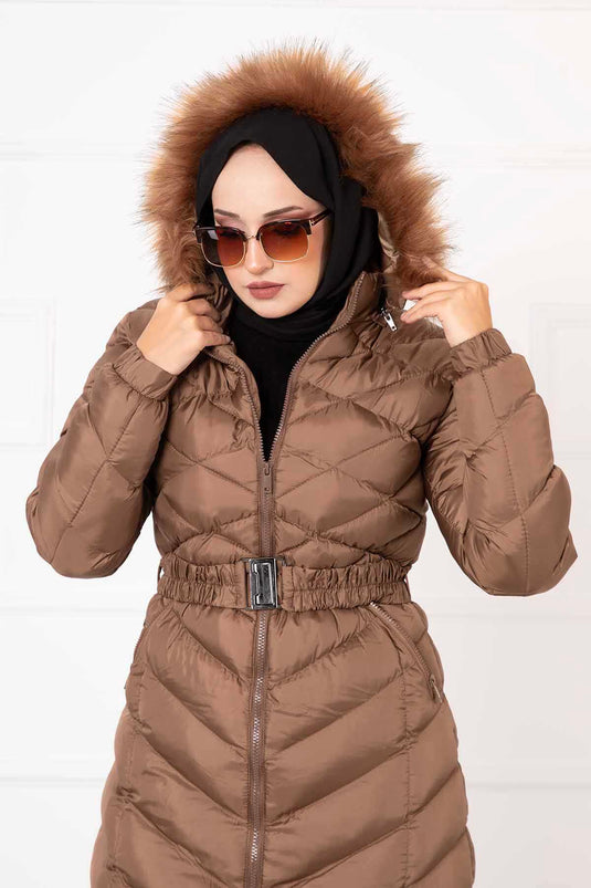 رقيب ملء معطف القهوة