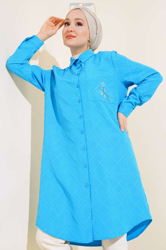 Blauwe tuniek met bloemensteenzak