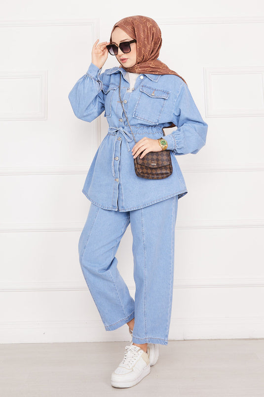 طقم حجاب جينز برباط مع تفاصيل جيوب وخصر بلون سنو واش