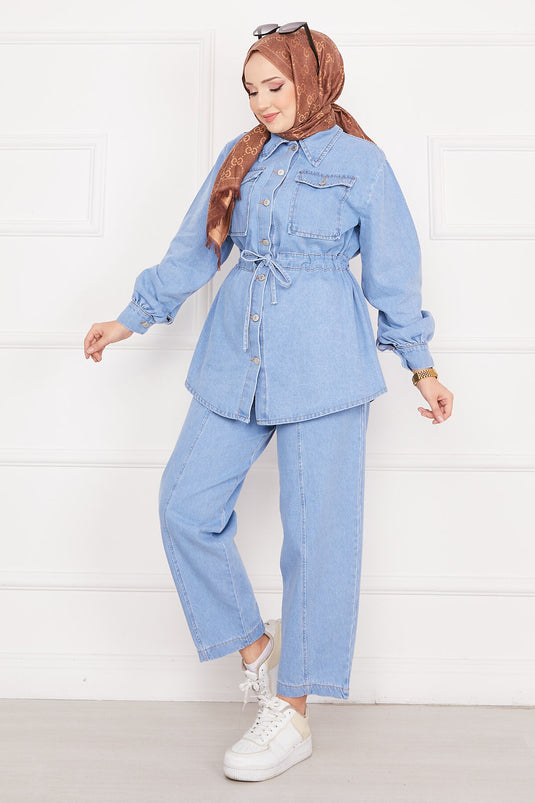 طقم حجاب جينز برباط مع تفاصيل جيوب وخصر بلون سنو واش