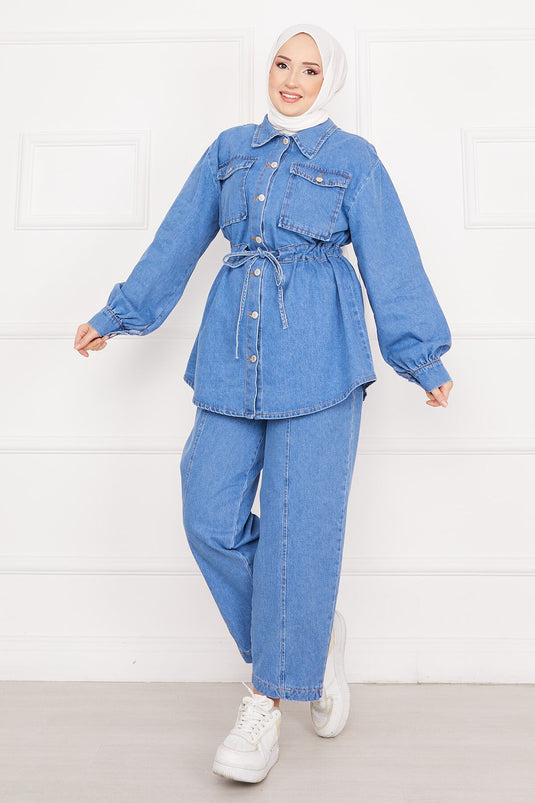 Costume en jean bleu avec hijab et poches détaillées et taille nouée