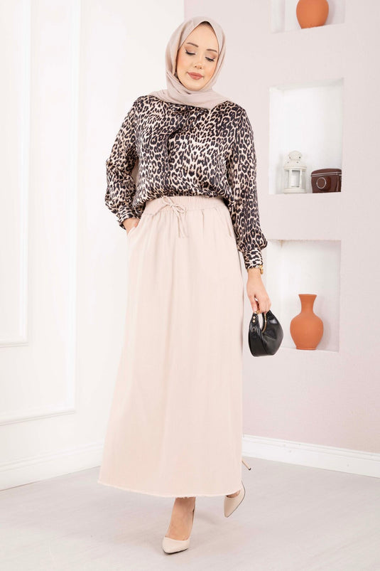 Jupe beige à ceinture élastiquée avec détails en perles