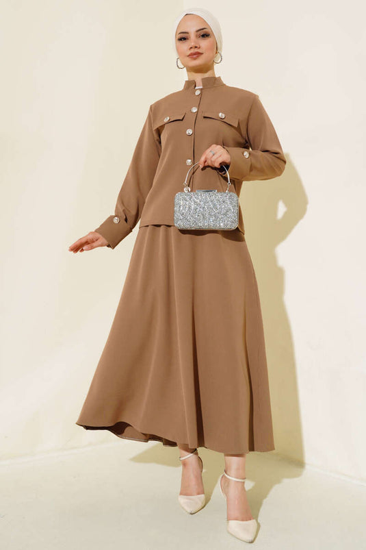 طقم لاتيه مزدوج مع تفاصيل غطاء الجيب