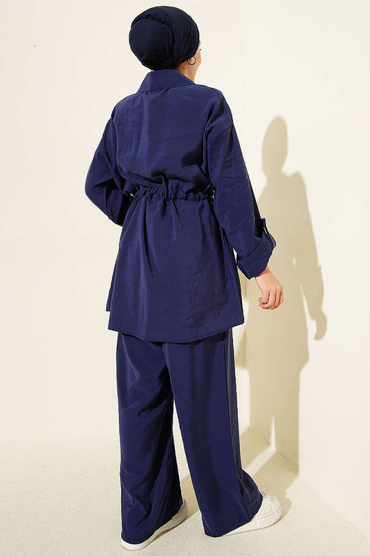 Ensemble en modal bleu marine avec ceinture et poche à rabat
