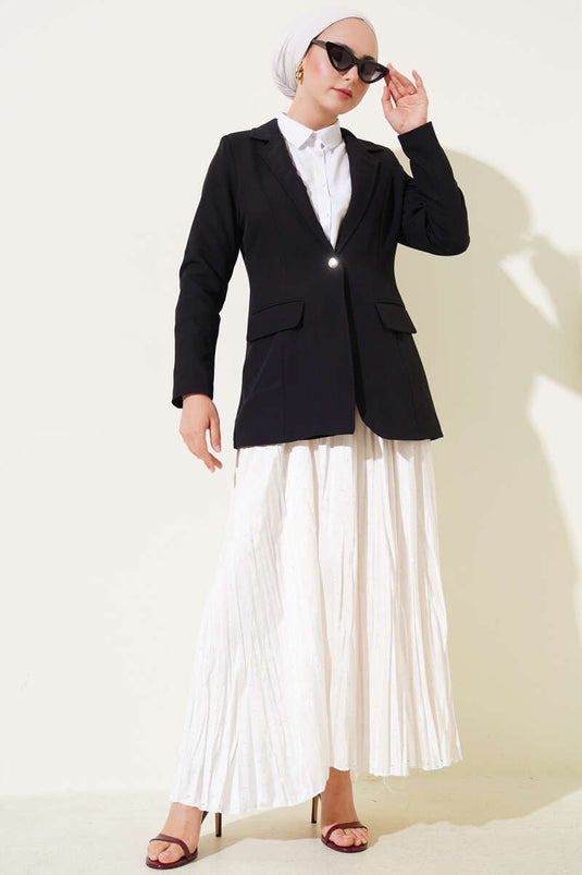 سترة بليزر بزر واحد مع جيوب قلابة باللون الأسود