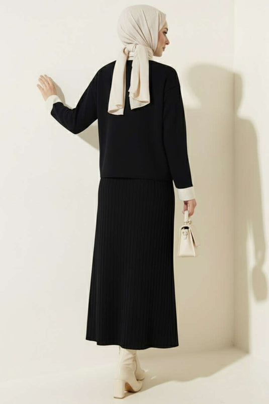 Ensemble deux pièces avec poches et jupe brodées de roses, noir