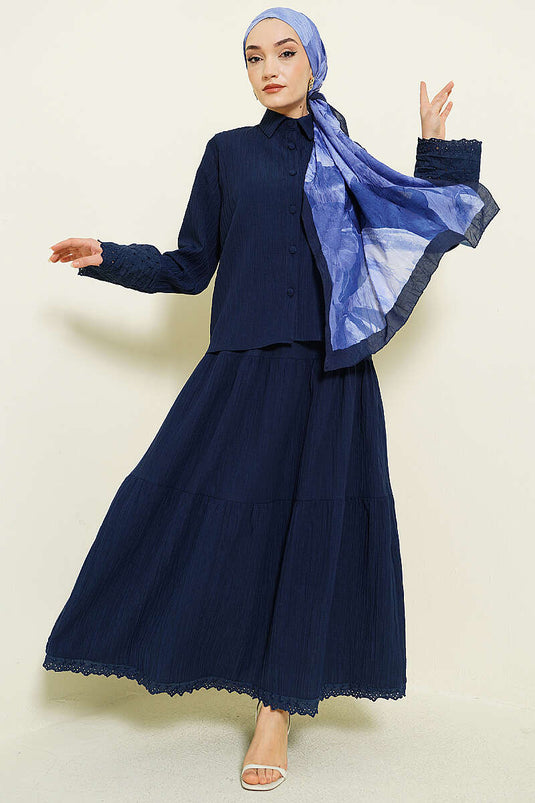 Ensemble jupe plissée brodée aux poignets et poches, bleu marine
