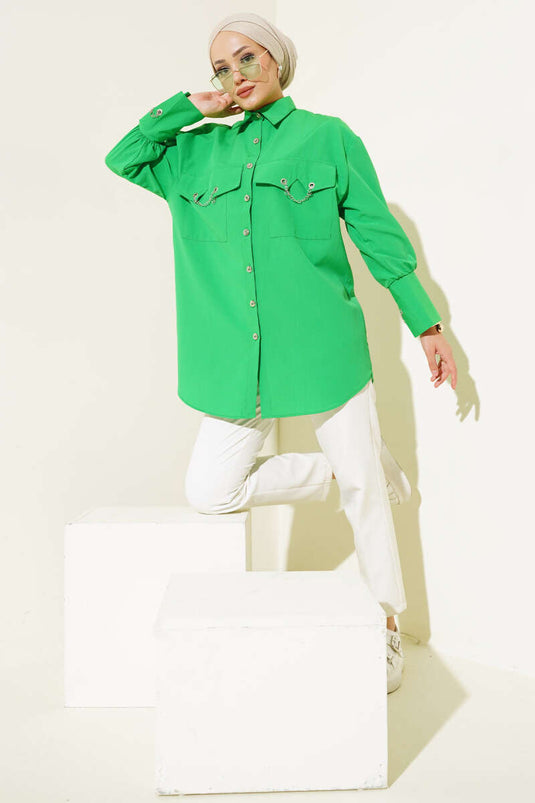 قميص أخضر مع جيب وسلسلة أكمام