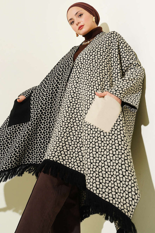 Poncho en tricot à franges avec motif à pois, couleur pierre