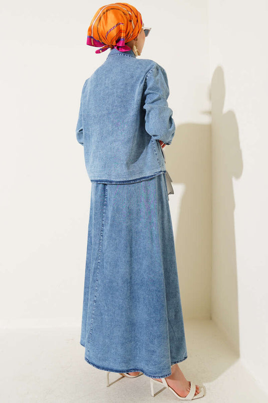 طقم جينز من قطعتين مع جيوب وتنورة بأزرار، لون أزرق فاتح