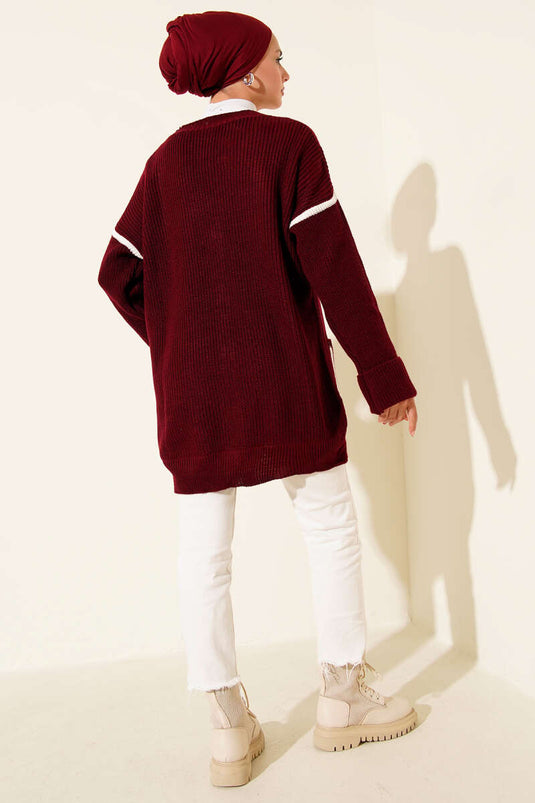 Strickjacke mit goldenen Knöpfen und Taschen, Burgunderrot