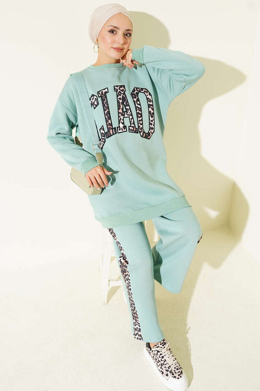 بدلة من قطعتين بطباعة جلد النمر من تشاو، لون أخضر لوزي