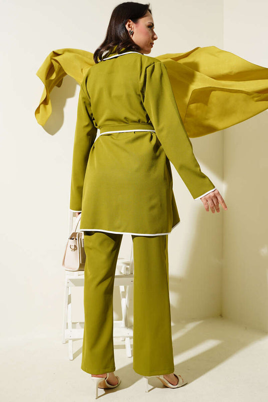 بدلة مكونة من قطعتين بتصميم زهور باللون الأخضر الزيتي