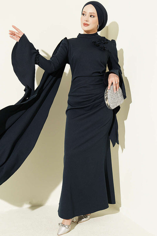 Abendkleid Mit Blumen Und Cape In Marineblau