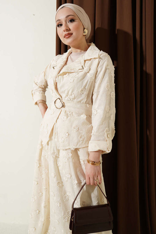 Ensemble Deux Pièces Beige avec Jupe Ceinturée Brodée de Fleurs