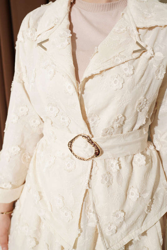 Ensemble Deux Pièces Beige avec Jupe Ceinturée Brodée de Fleurs