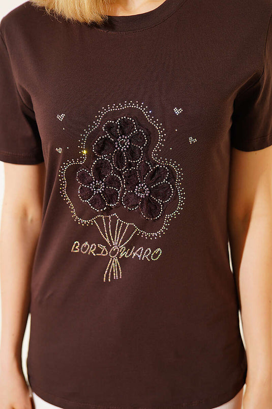 T-shirt con bouquet di fiori e pietre, colore caffè