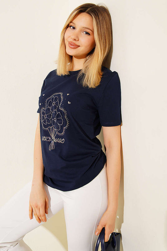 T-shirt bleu marine avec bouquet de fleurs et pierres