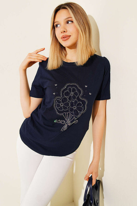 T-shirt bleu marine avec bouquet de fleurs et pierres