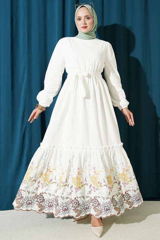 Robe Brodée À Fleurs En Café