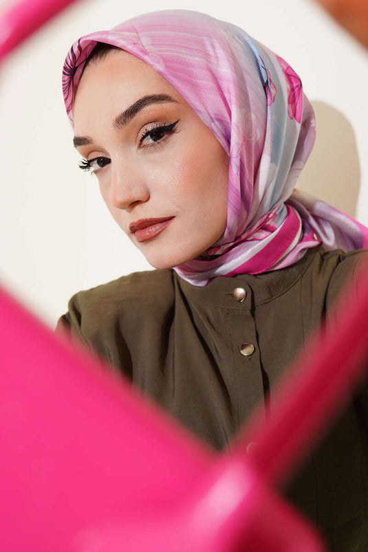 وشاح من قماش التويل بنقشة زهور باللون الفوشيا