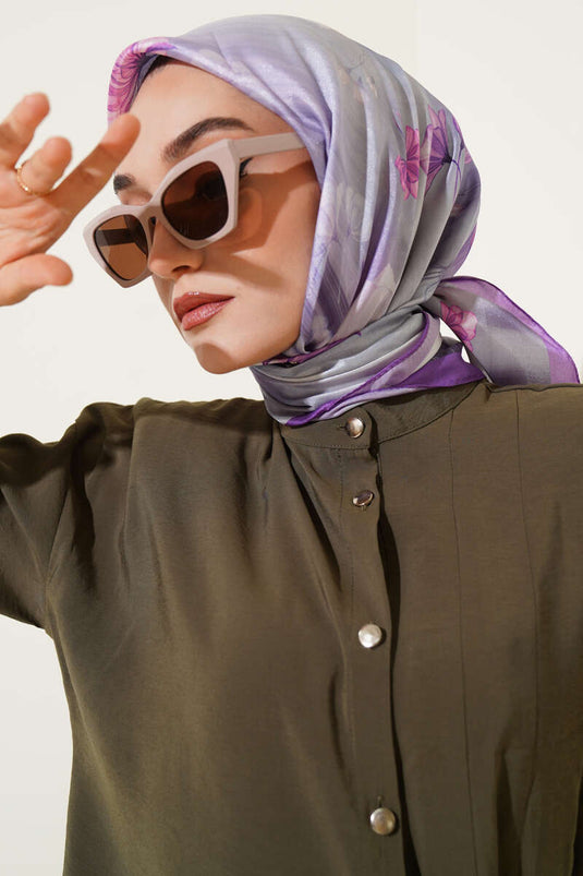 Fliederfarbener Twill-Schal mit Blumenmuster