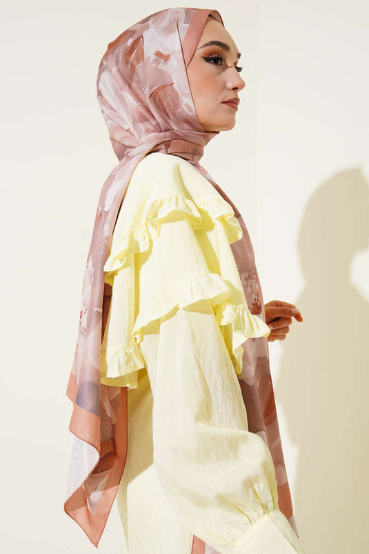 Châle en sergé à motif floral couleur latte