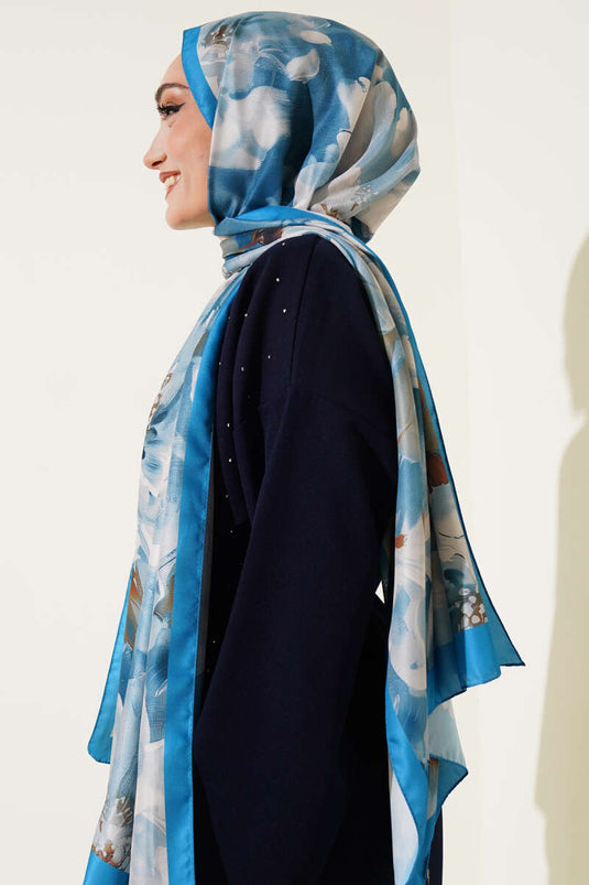 Blauer Twill-Schal mit Blumenmuster