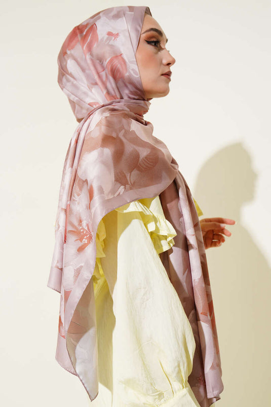 وشاح من قماش التويل بنقشة زهور، لون المنك