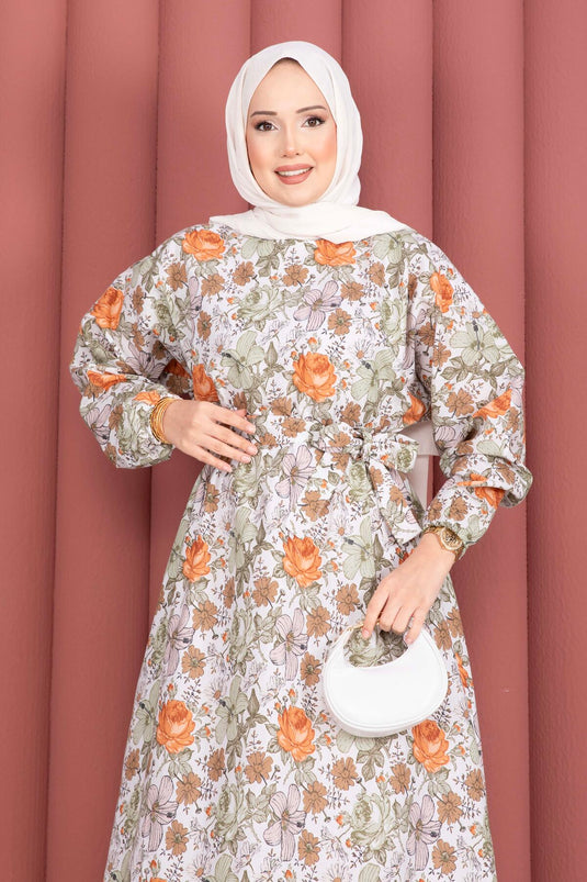 Robe verte à fleurs avec ceinture froncée à la taille