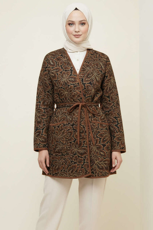 جاكيت بجيوب مزخرف بنقوش زهرية، لون بني فاتح