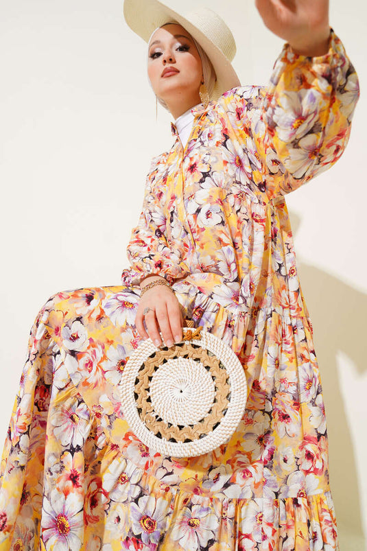 Ausgestelltes Kleid mit Blumenmuster Gelb