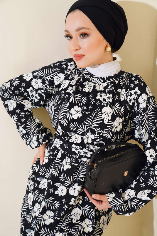 Blumengemustertes Bodenkleid mit Gürtel in Schwarz