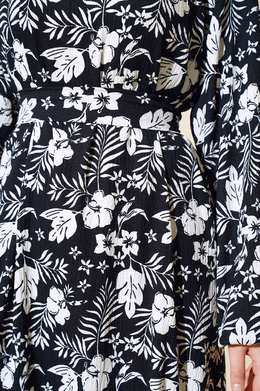 Blumengemustertes Bodenkleid mit Gürtel in Schwarz