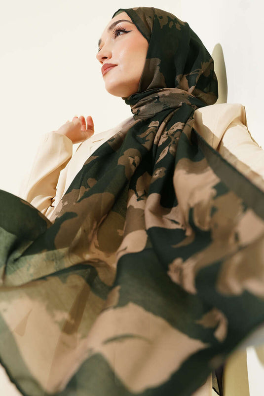 شال ريبانا بنقشة زهور باللون الأخضر الزيتوني