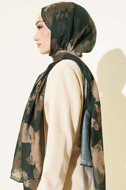 شال ريبانا بنقشة زهور باللون الأخضر الزيتوني