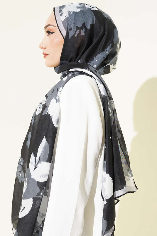 شال ريبانا بنقشة زهور أسود