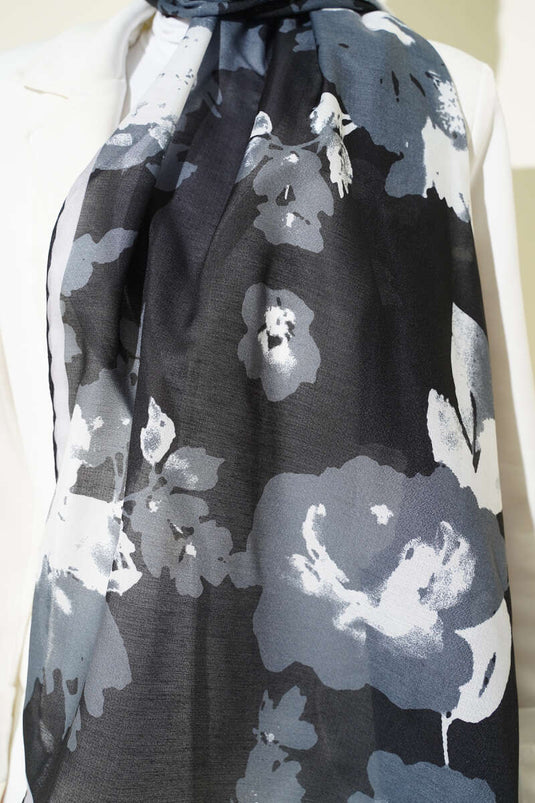 شال ريبانا بنقشة زهور أسود