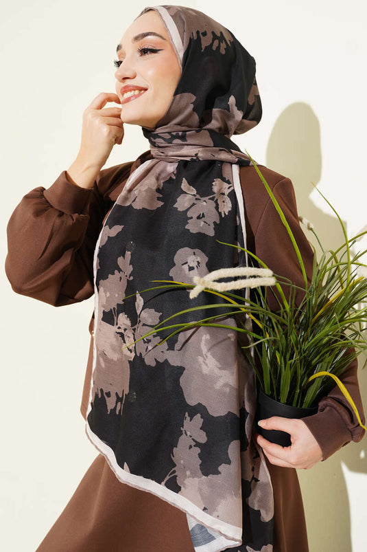 شال ريبانا بنقشة زهور أسود بيج