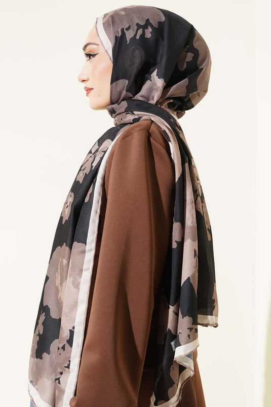 شال ريبانا بنقشة زهور أسود بيج
